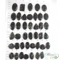 Eudyalite AB - cabochons percés