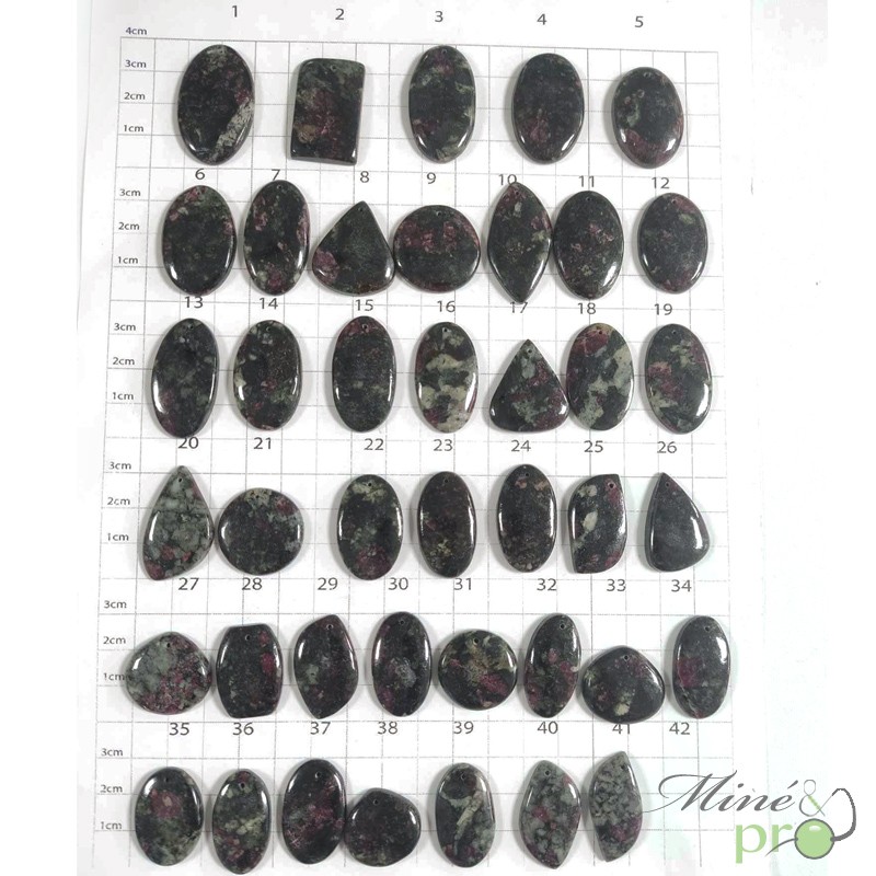 Eudyalite AB - cabochons percés