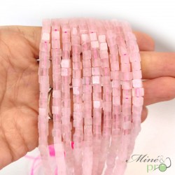 Quartz rose en cube 4mm - fil complet