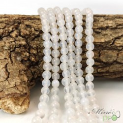 Agate blanche A en perles rondes 6mm - fil complet